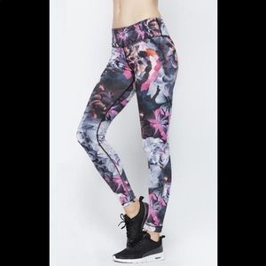 VIAMIA TEMPEST ROSE LEGGING Size S